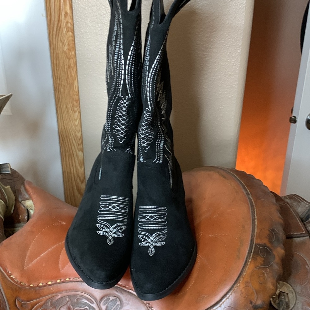 Western Black Faux Suede Cowgirl Boots NEW in package - Picture 3 of 6